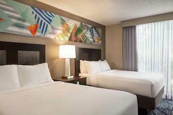 Premium Suite, 2 Queen Beds (Drinks/Snacks & Wi-Fi)