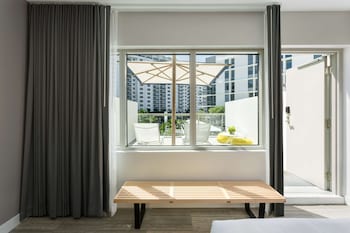 Room, 1 King Bed, Mobility Accessible, Terrace