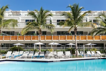 Room, 2 Queen Beds, Balcony, Pool View