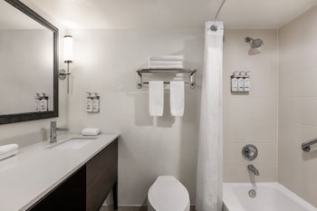 Suite, 1 King Bed, Ocean View