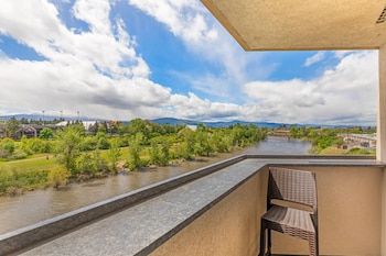 Suite, 1 King Bed with Sofa bed, Non Smoking, Balcony, River View