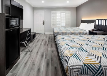 Standard Room, 2 Queen Beds, Non Smoking