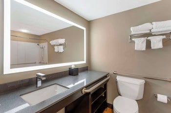 Standard Room, 2 Queen Beds, Accessible, Bathtub