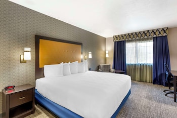 Standard Room, 1 King Bed, Accessible, Bathtub (2nd Floor)