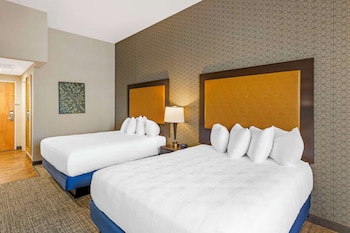 Standard Room, 2 Queen Beds, Non Smoking, Refrigerator & Microwave (1st Floor)