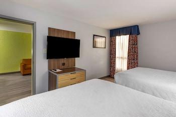 Suite, 2 Queen Beds, Non Smoking, Refrigerator & Microwave