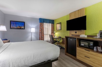 Standard Room, 1 Queen Bed, Non Smoking, Refrigerator & Microwave