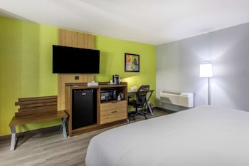 Standard Room, 1 King Bed, Non Smoking, Refrigerator & Microwave (Larger Room)