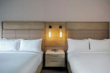 Deluxe Room, 2 Queen Beds, Terrace (Hearing Accessible)