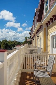 Deluxe Room, 2 Queen Beds, Terrace (Hearing Accessible)