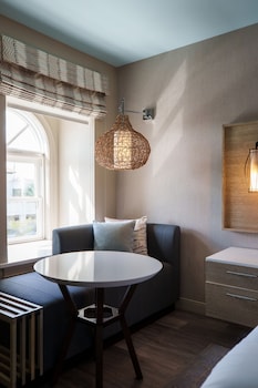 Classic Room, 1 King Bed