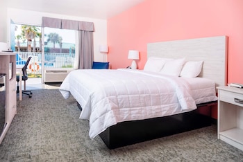 Standard Room, 1 King Bed, Non Smoking, Microwave (Water View)