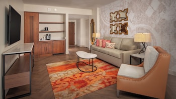 Tower - Deluxe Suite - Club Access