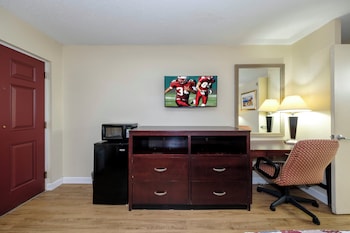 Deluxe Room, 1 King Bed, Accessible, Non Smoking (Roll-In Shower)