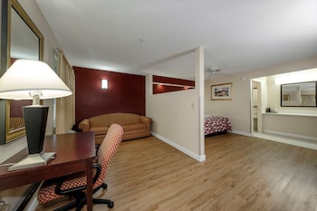 Superior Room, 1 King Bed, Non Smoking, Poolside