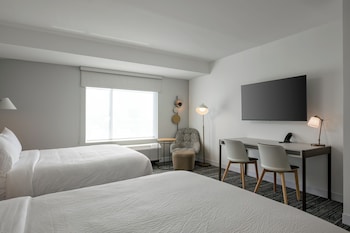 Standard Studio, 2 Queen Beds (Mobility Accessible, Tub)
