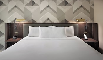 Standard Room, 1 King Bed