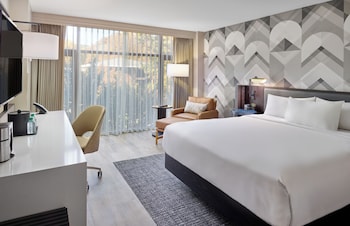 Standard Room, 1 King Bed