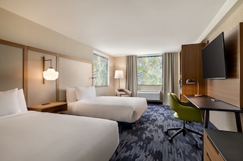 Deluxe Room, 2 Queen Beds (Mobility Accessible, Tub)