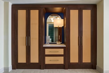 Suite (Governor)