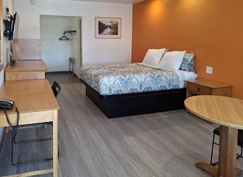 Standard Room, 1 Queen Bed, Smoking