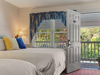 Classic Room, 2 Queen Beds, Balcony