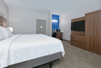 Suite, 1 King Bed, Accessible Bathtub