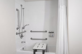 Standard Room, 1 King Bed, Accessible Bathtub (Communications, Mobility)