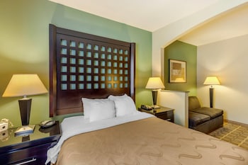 Suite, 1 Queen Bed with Sofa bed, Accessible, Non Smoking