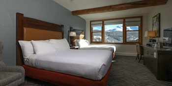 Mountain View 2 Queens Guestroom