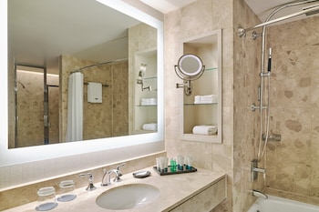 Deluxe Room, 1 King Bed