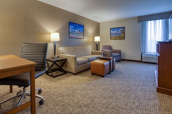 Suite, 1 King Bed with Sofa bed (Sofa Sleeper, 2 Rooms)