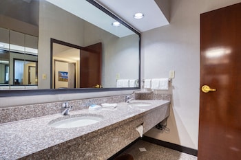 Suite, 1 King Bed with Sofa bed (Sofa Sleeper, 2 Rooms)