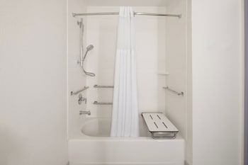 Standard Room, 1 King Bed, Accessible Bathtub (Mobility)