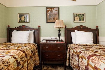 Twin Room, 2 Twin Beds, Shared Bathroom