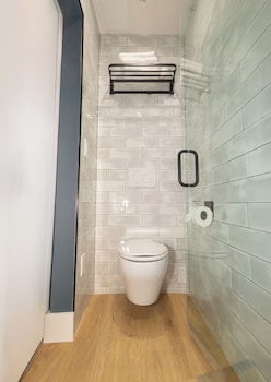 Twin Bunk Beds, Private Bathroom