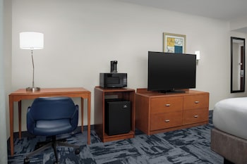 Suite, 1 Bedroom (Mobility/Hearing Access, Roll-in Shwr)