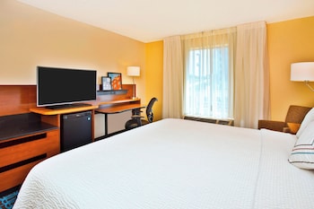 Room, 1 King Bed, Hearing Accessible (Roll-in Shower)