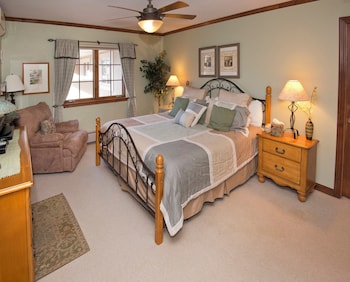 Condo, 2 Bedrooms (Plus Den or Loft)