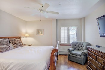 Condo, 2 Bedrooms (Plus Den or Loft)