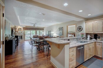 Premier Condo, 2 Bedrooms