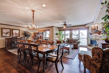 Condo, 2 Bedrooms (Plus Den or Loft)