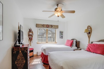 Premier Condo, 3 Bedrooms