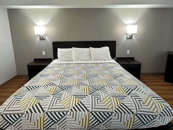 Deluxe Room, 1 King Bed, Non Smoking, Refrigerator & Microwave