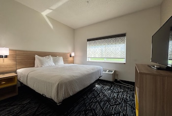 Suite, 1 King Bed, Non Smoking (One-Bedroom Suite)