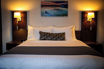 Standard Room, 1 Queen Bed, Non Smoking (Top Floor)