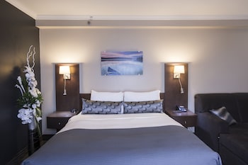 Standard Room, 1 Queen Bed, Non Smoking (Top Floor)