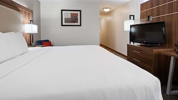 Standard Room, 1 King Bed, Accessible, Refrigerator & Microwave