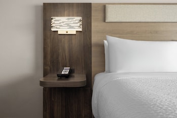 Standard Room, 1 King Bed, Accessible (Comm, Mobil, Accessible Tub)