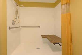 Standard Room, 1 Queen Bed, Accessible, Non Smoking